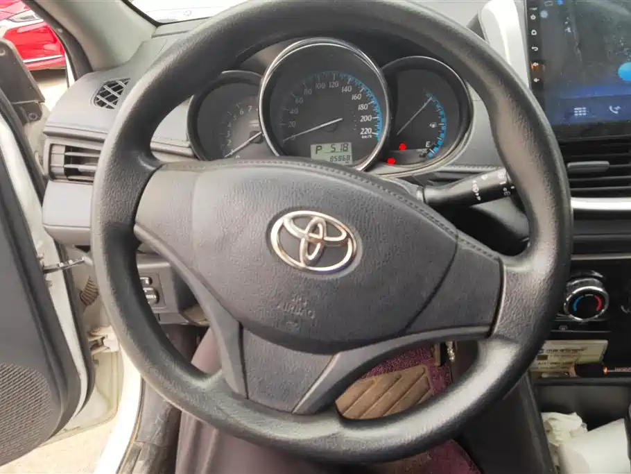 Toyota Yaris L 2016 — фото 15
