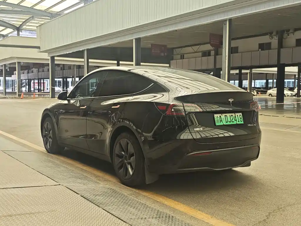 Tesla Model Y 2024 — фото 10