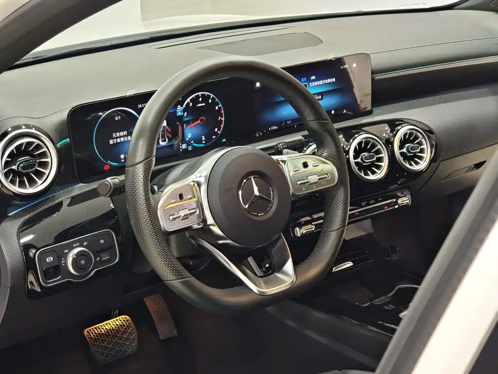 Mercedes-Benz A-Class 2023 — фото 14
