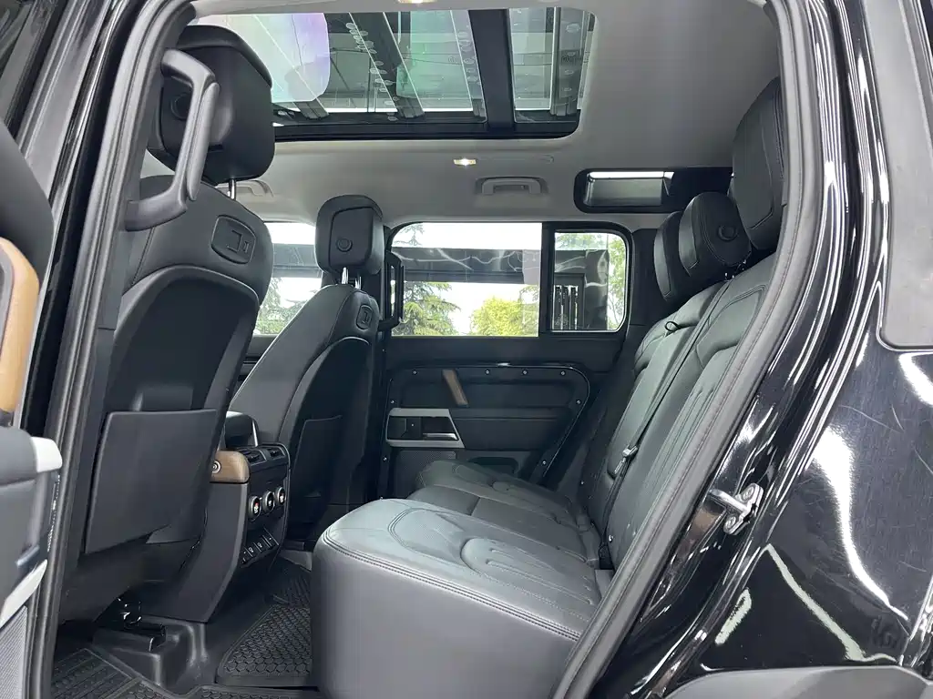 Land Rover Defender 2021 — фото 9