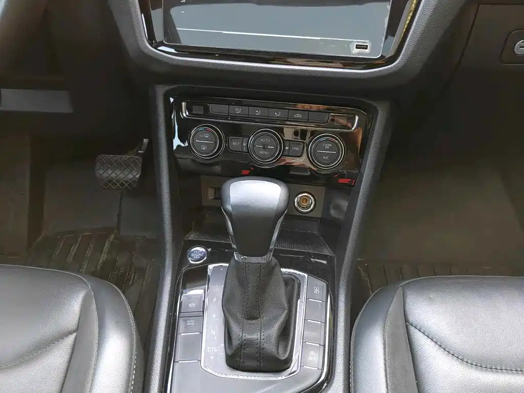 Volkswagen Tiguan L 2021 — фото 16