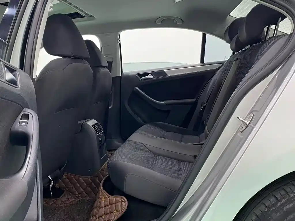 Volkswagen Sagitar 2015