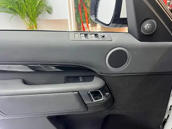 Land Rover Discovery 2018