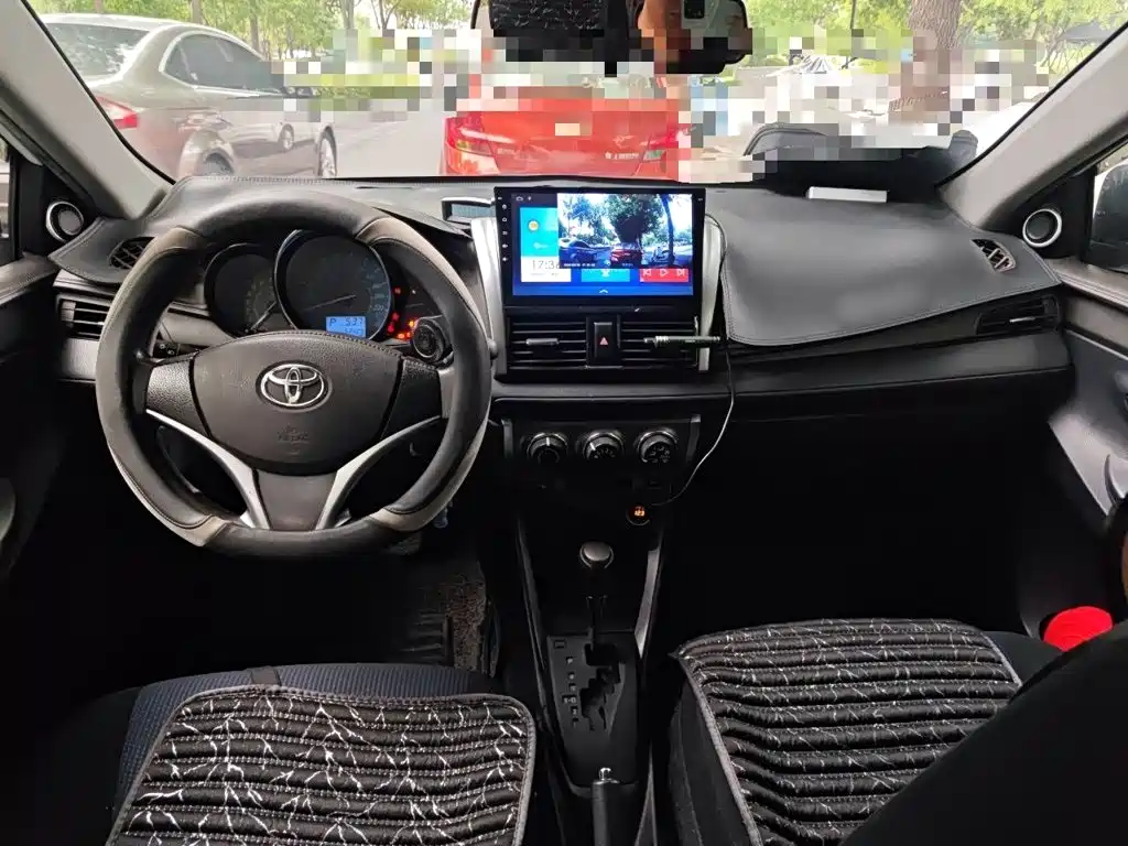 Toyota Yaris L 2015 — фото 13