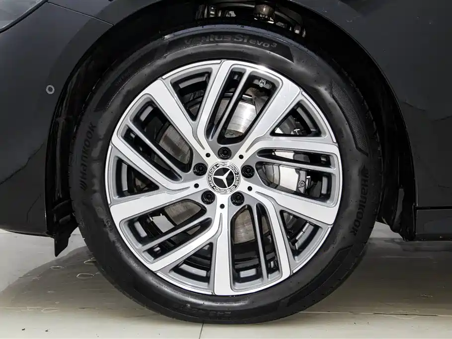 Mercedes-Benz E-Class 2025 — фото 11