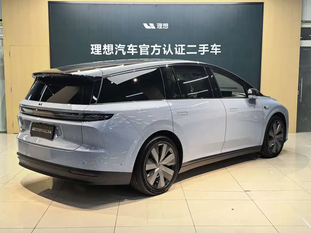 Li Auto i8 2025