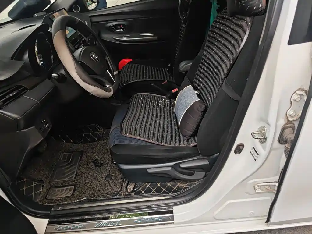 Toyota Yaris L 2015 — фото 8