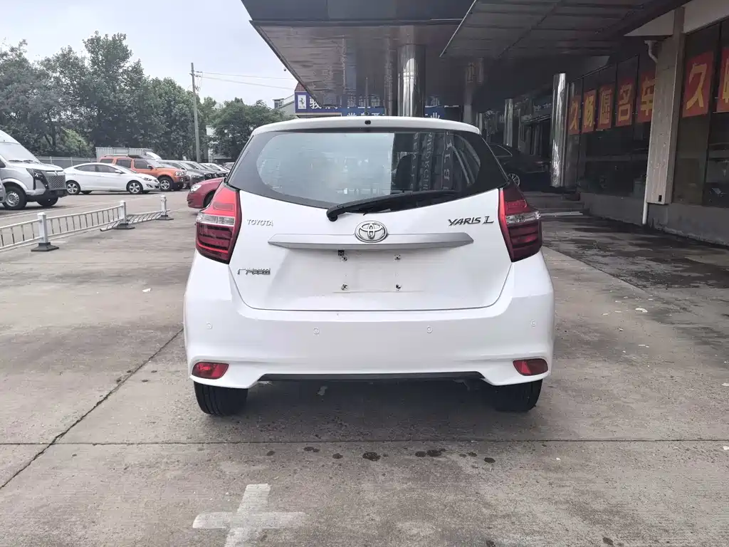Toyota Yaris L 2016 — фото 8