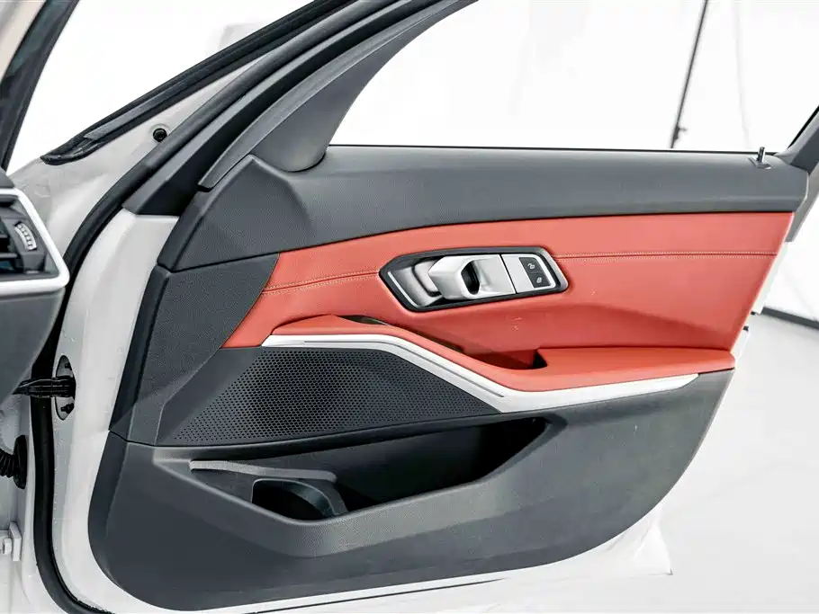 BMW 3 Series 2024 — фото 13