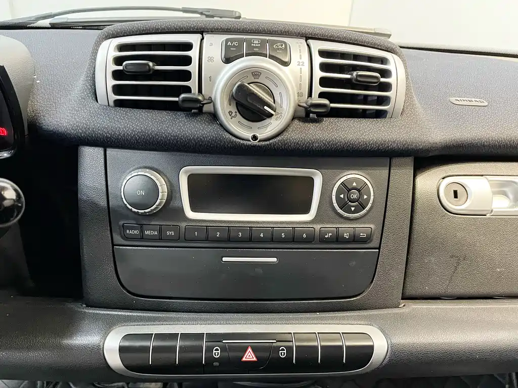 smart Fortwo 2015 — фото 18