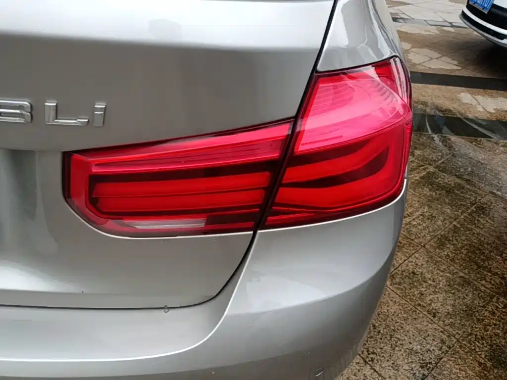 BMW 3 Series 2017 — фото 8