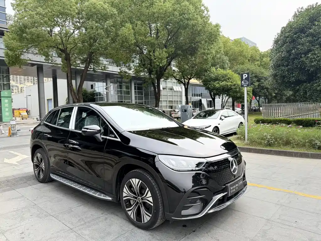 Mercedes-Benz EQE SUV 2025