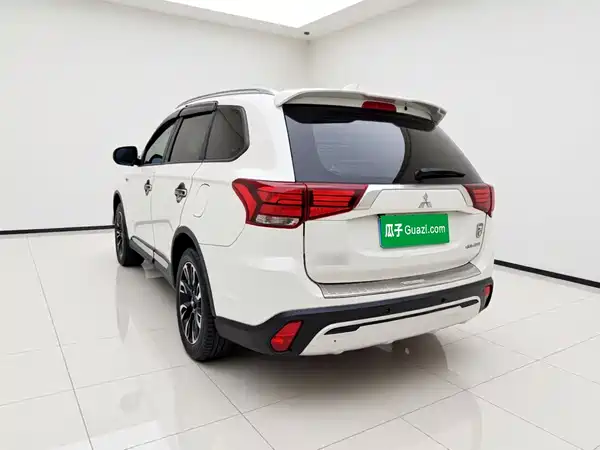 Mitsubishi Outlander 2020