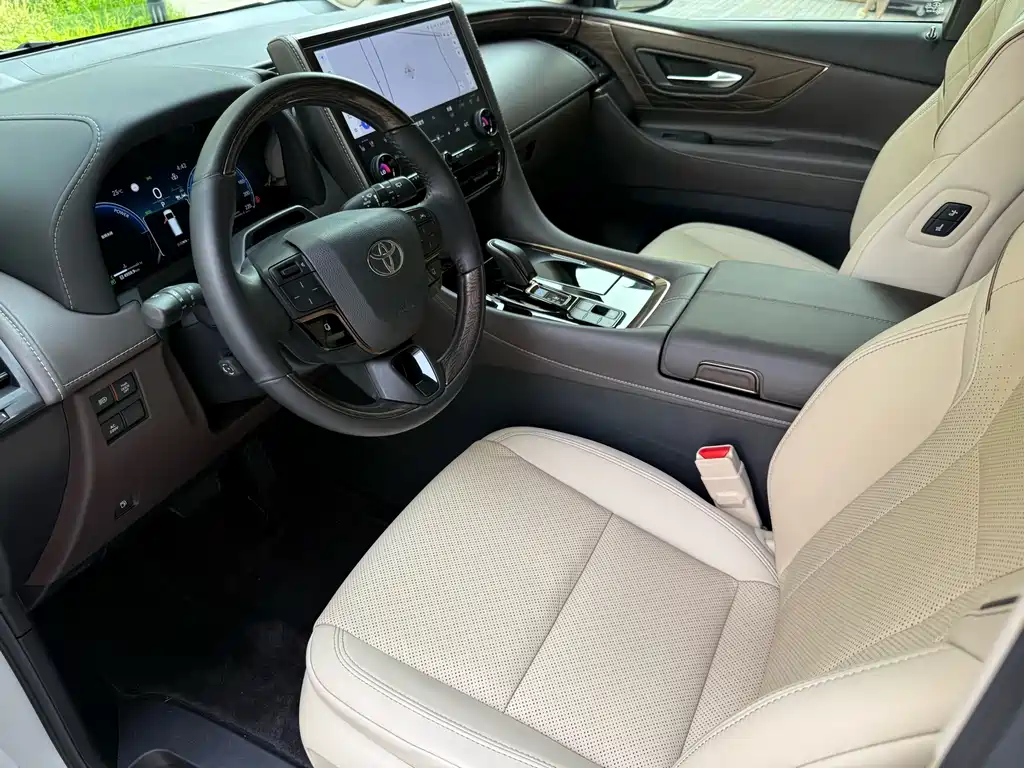 Toyota Alphard 2023 — фото 8