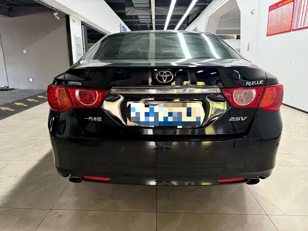 Toyota Reiz 2011