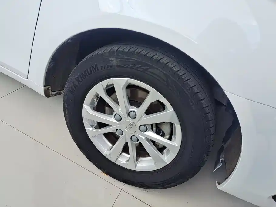 Geely Emgrand 2022