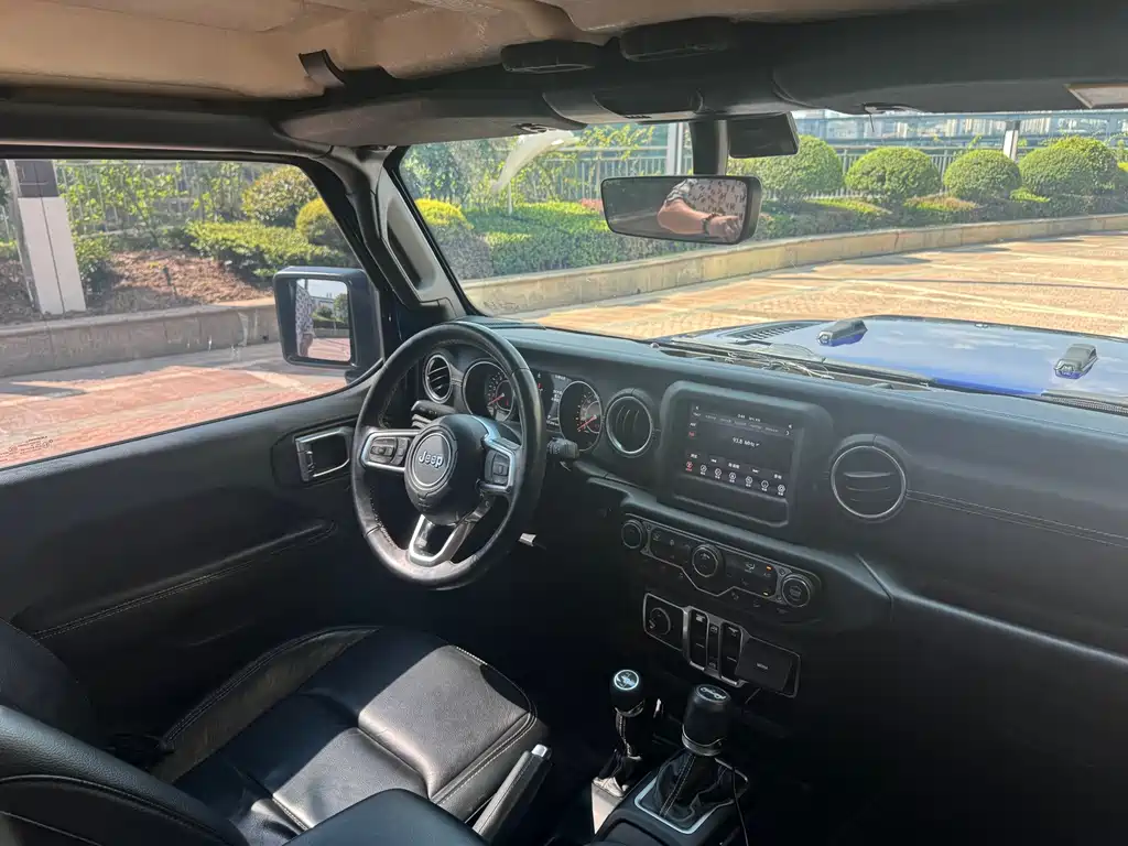 Jeep Wrangler 2019 — фото 12