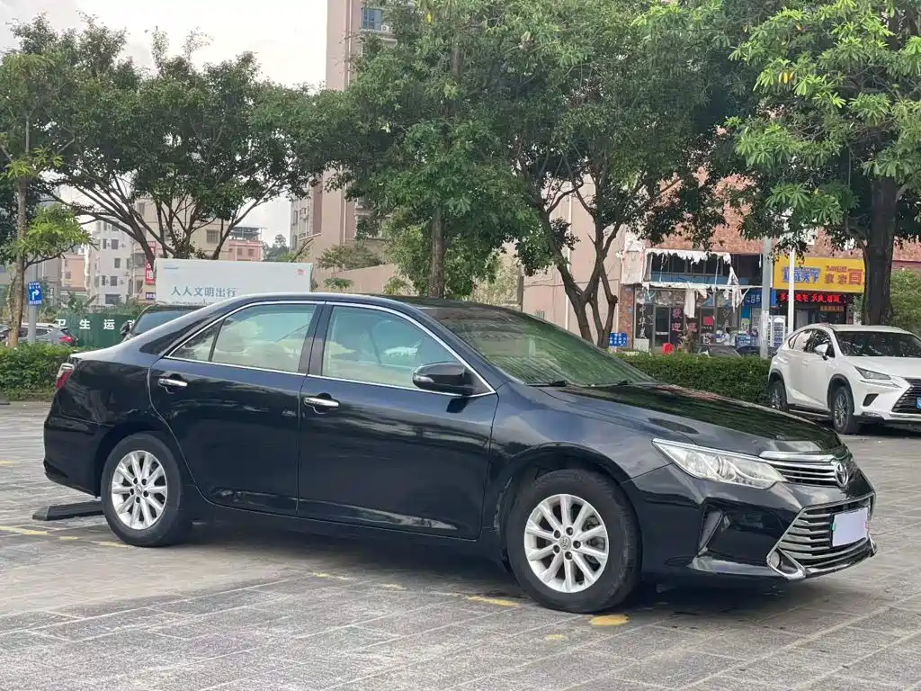 Toyota Camry 2017 — фото 3