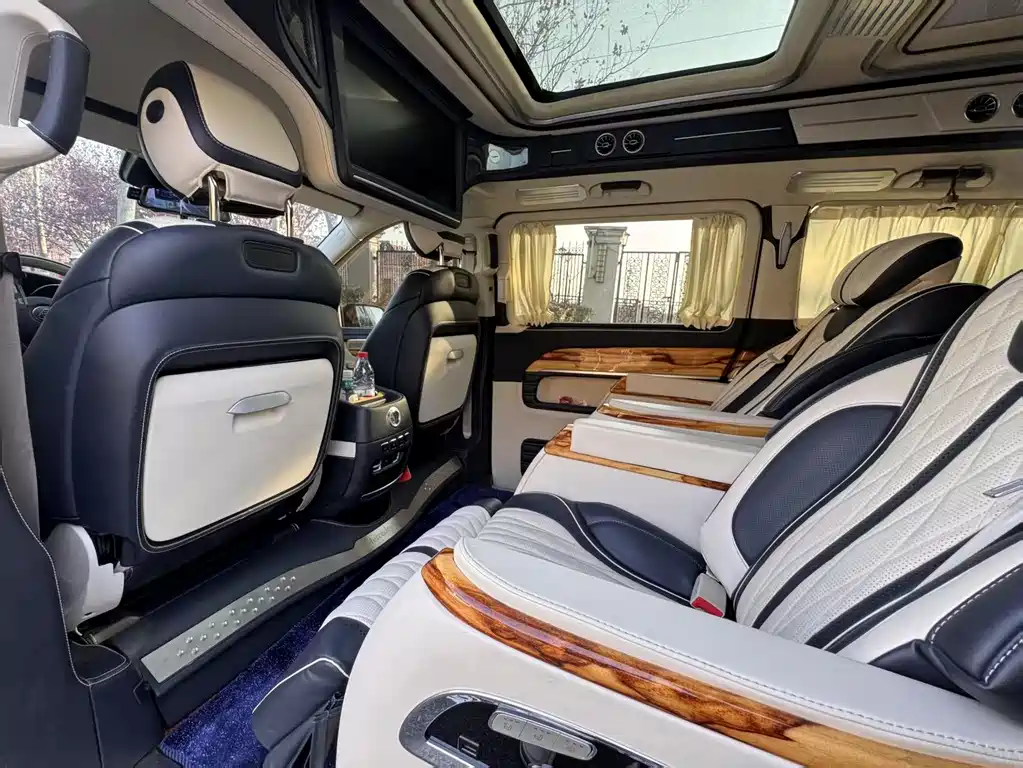 Mercedes-Benz V-Class 2020 — фото 14