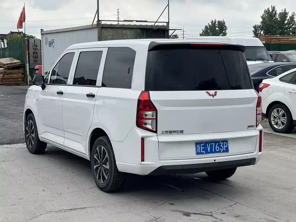 Wuling Hongguang PLUS 2023 — фото 10