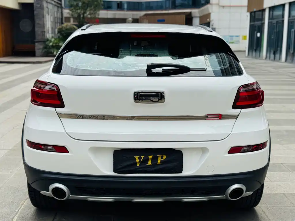 Qoros 3 2016 — фото 7