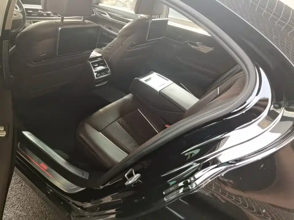 BMW 7 Series 2017 — фото 17