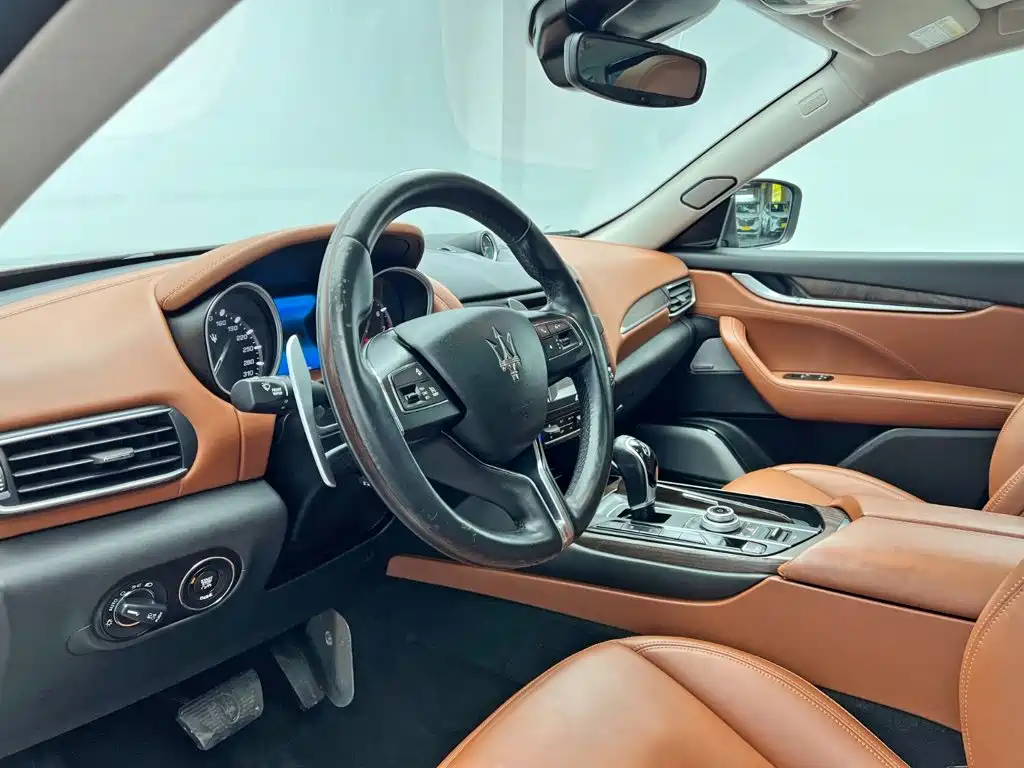 Maserati Levante 2018 — фото 15