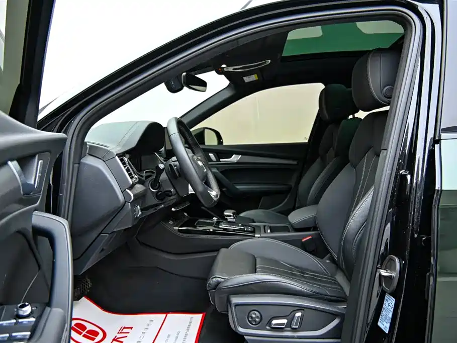 Audi Q5L 2023 — фото 11
