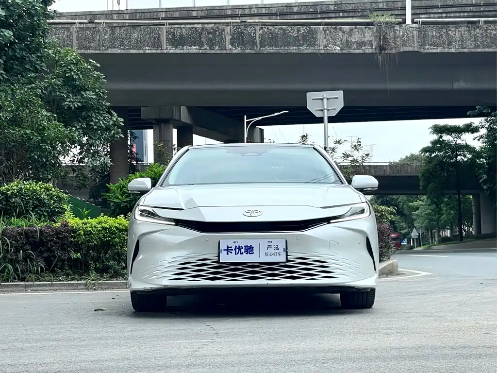 Toyota Camry 2024 — фото 2