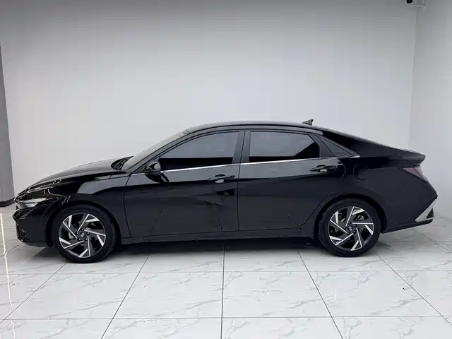 Hyundai Elantra 2024