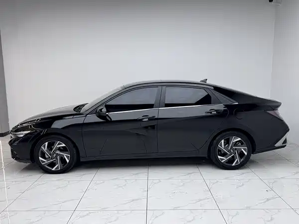 Hyundai Elantra 2024
