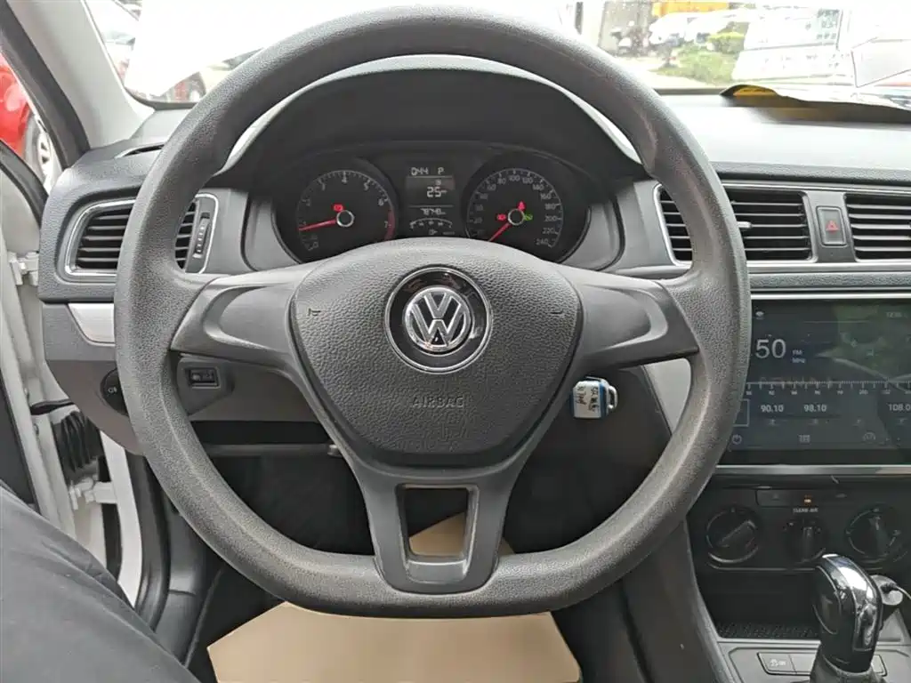 Volkswagen Lavida 2018 — фото 11