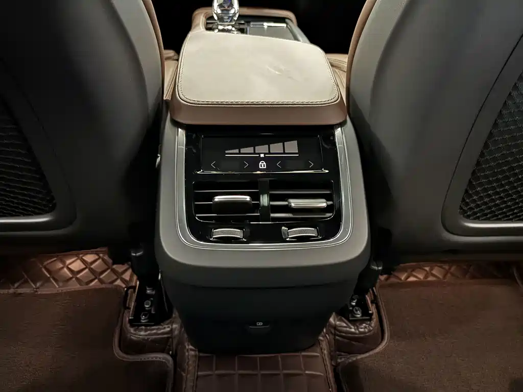 Volvo XC90 2024 — фото 20