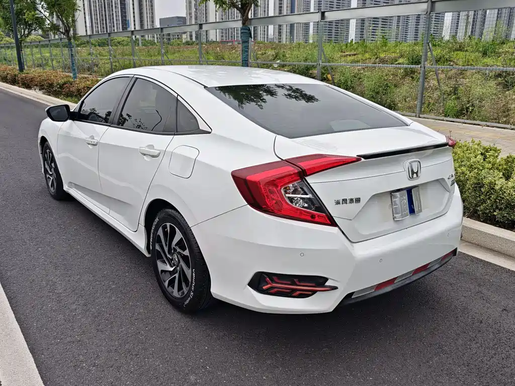 Honda Civic 2018 — фото 5