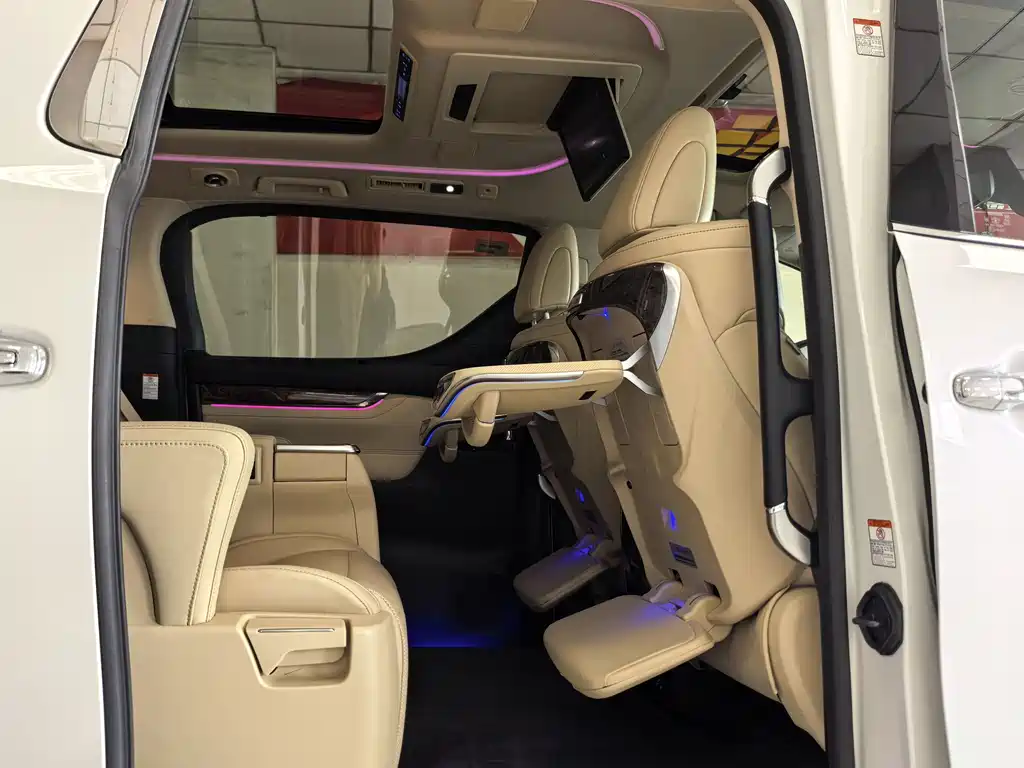 Toyota Alphard 2021 — фото 12
