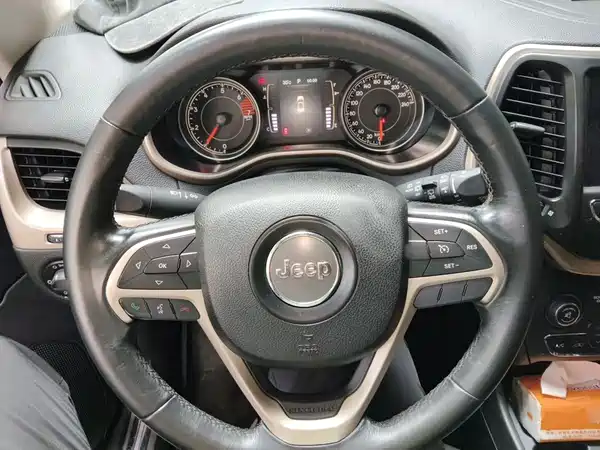 Jeep Cherokee 2016