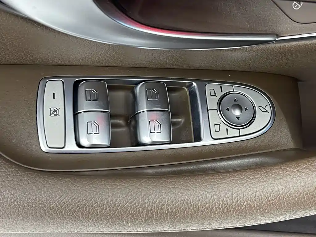 Mercedes-Benz E-Class 2023 — фото 16