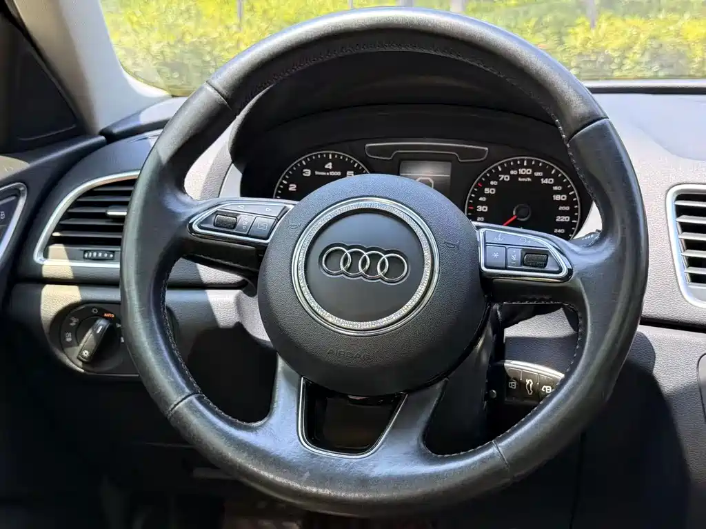 Audi Q3 2016 — фото 14