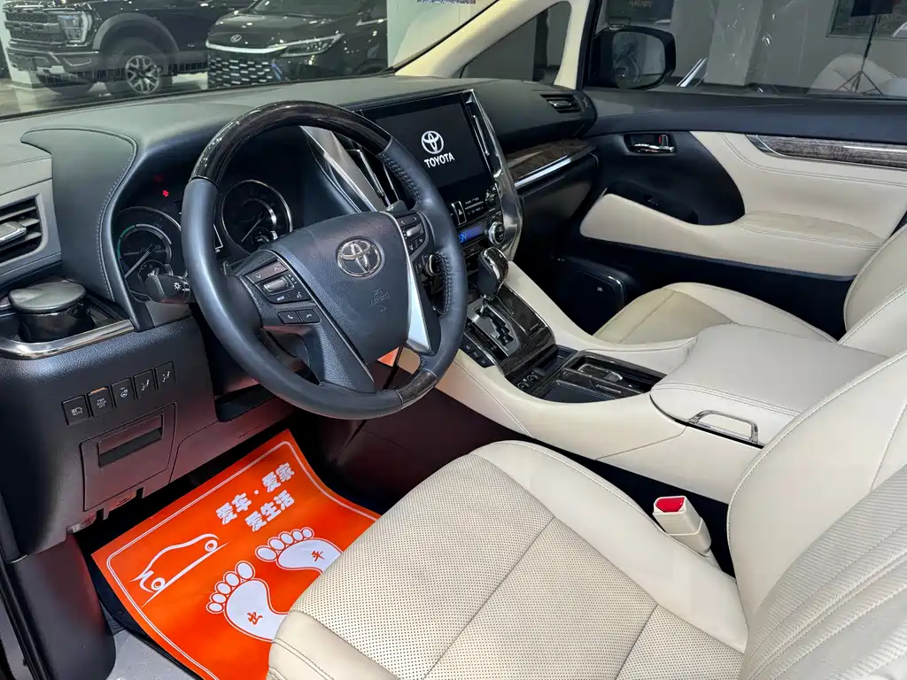Toyota Alphard 2023 — фото 7