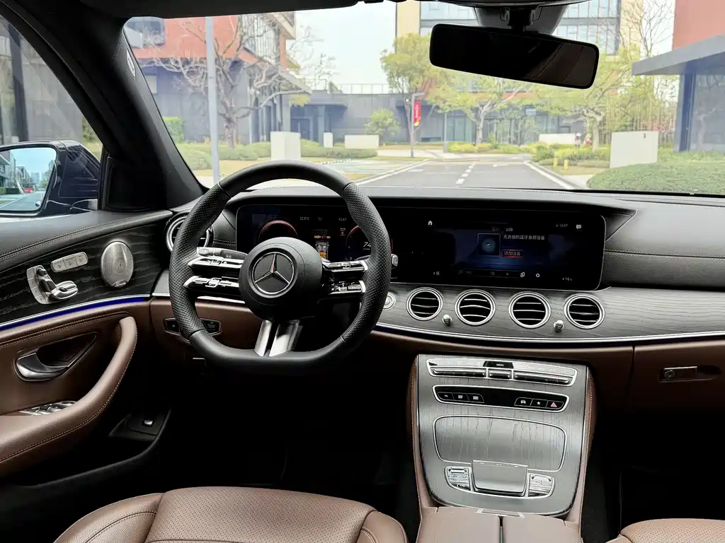 Mercedes-Benz E-Class 2024 — фото 10