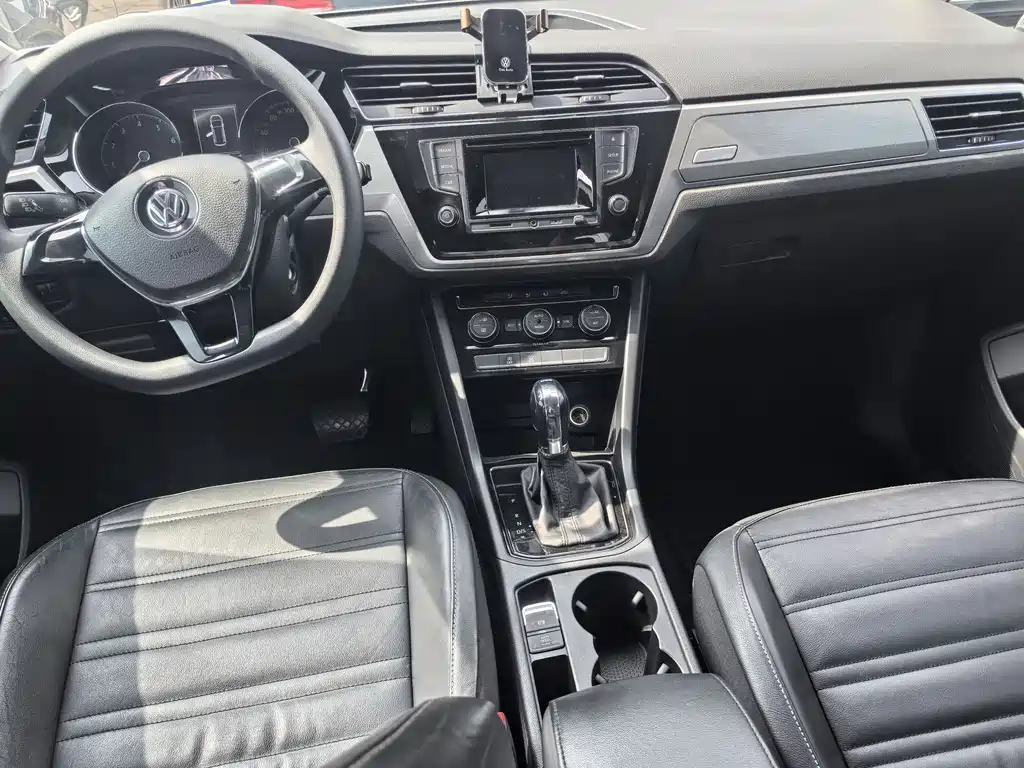Volkswagen Touran 2016 — фото 11