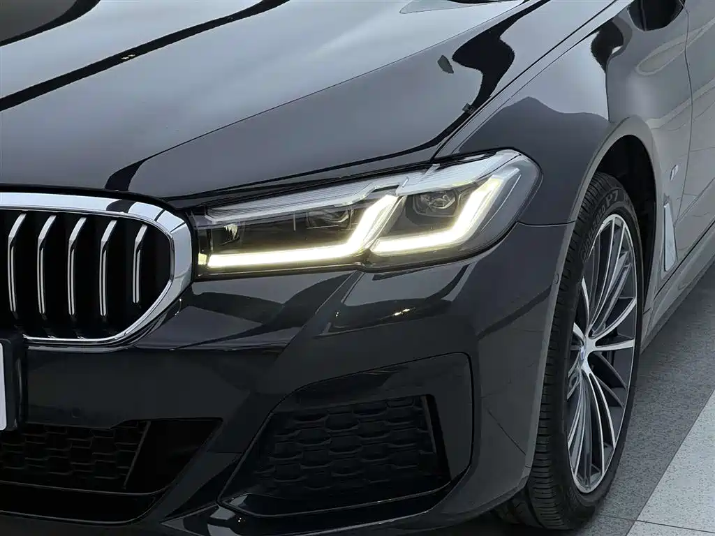 BMW 5 Series 2023 — фото 12