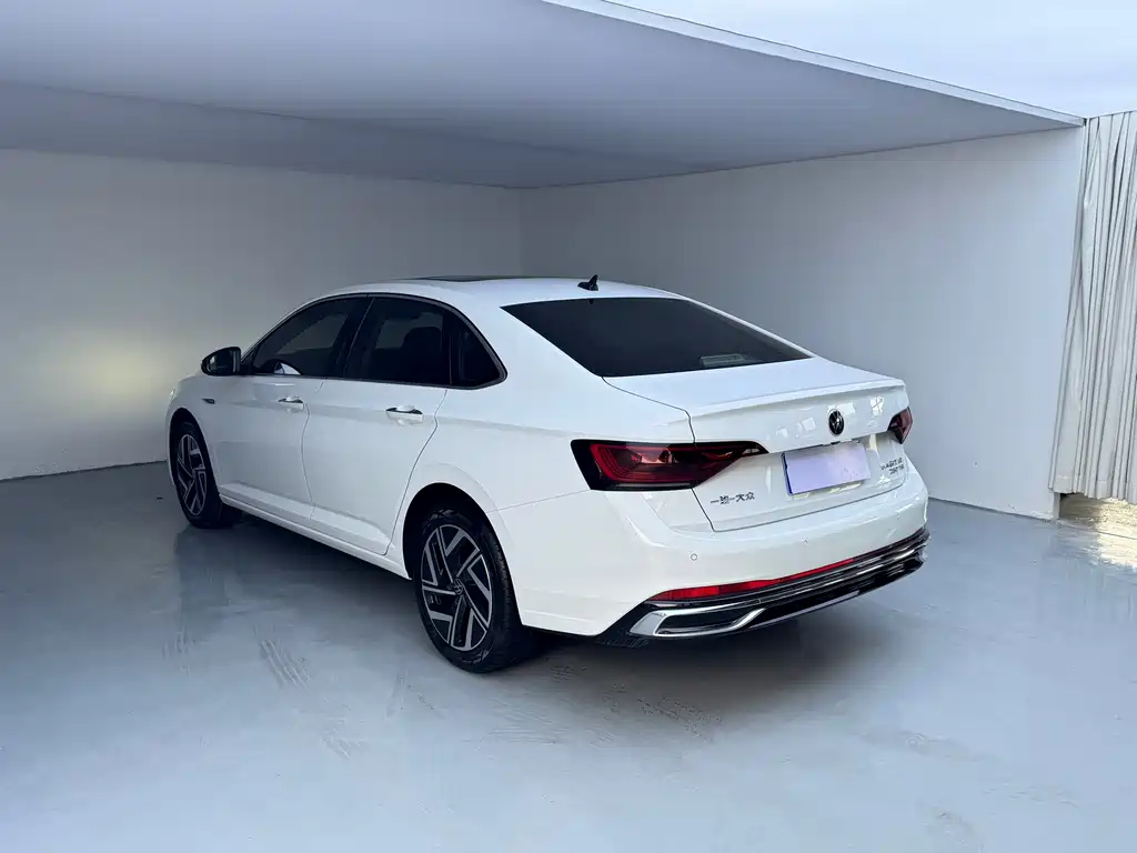 Volkswagen Sagitar 2022