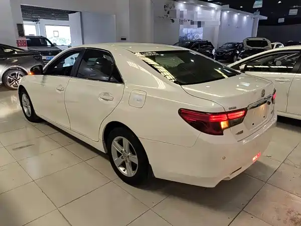 Toyota Reiz 2014