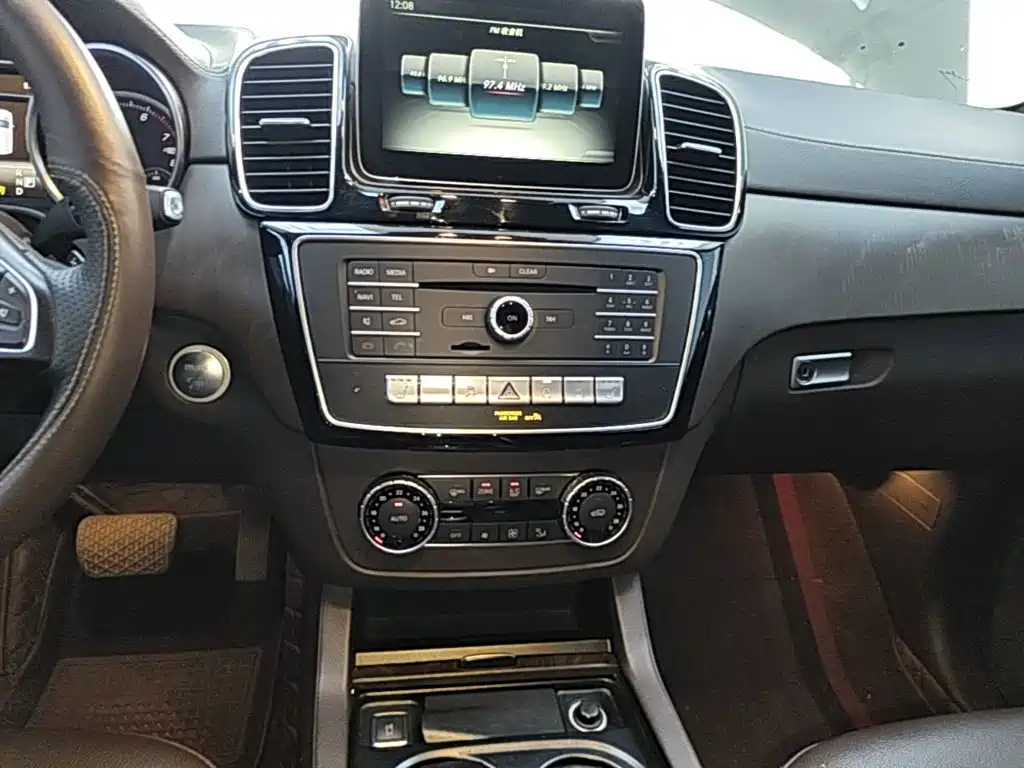 Mercedes-Benz GLE 2017 — фото 13