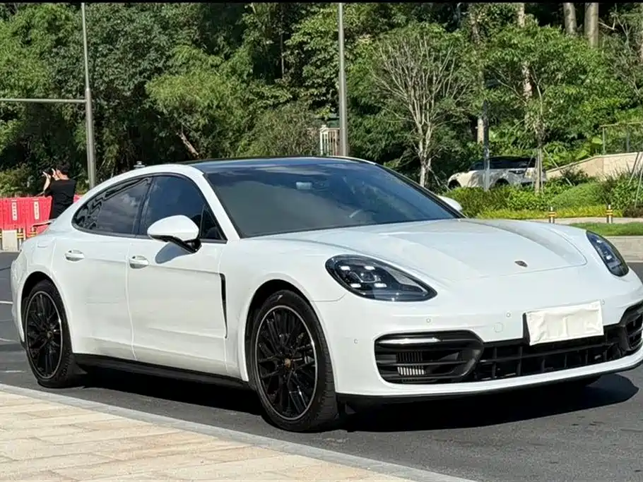 Porsche Panamera 2023