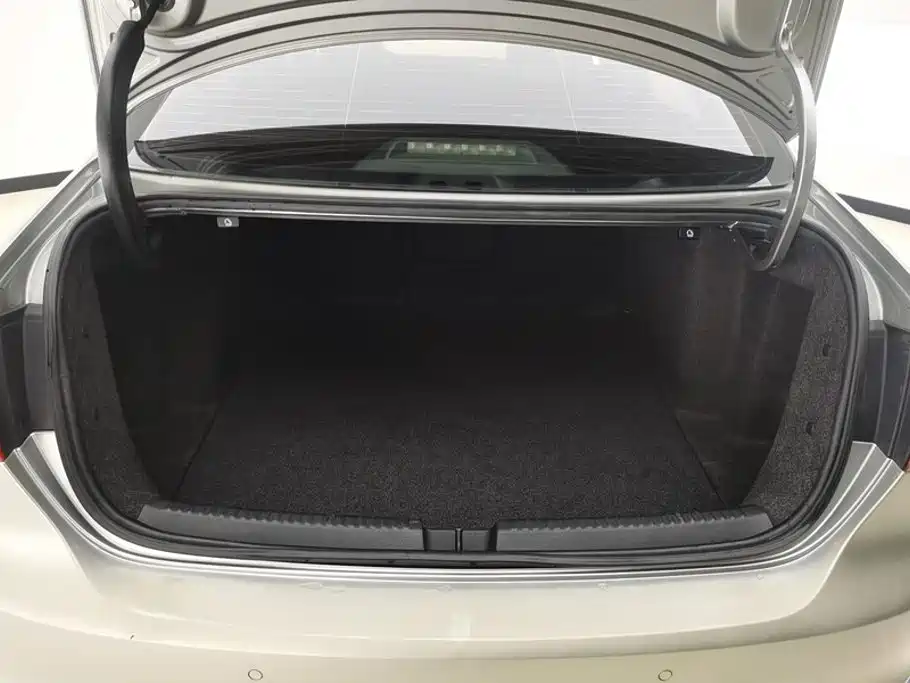 Volkswagen Sagitar 2013