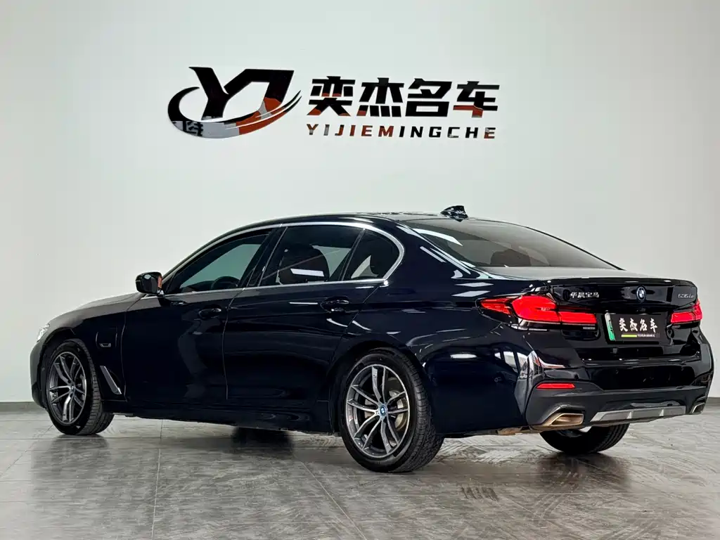 BMW 5 Series New Energy 2023 — фото 9