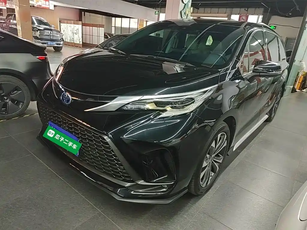 Toyota Granvia 2023