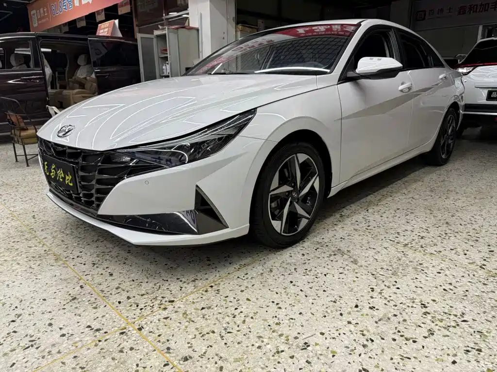 Hyundai Elantra 2023
